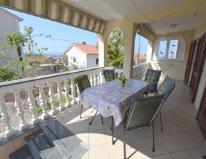 Outdoor dining - Apartment Martin 1 with Seaview (Malinska)