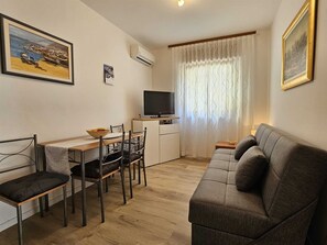 TV - Apartment Olgica 101 (Malinska)