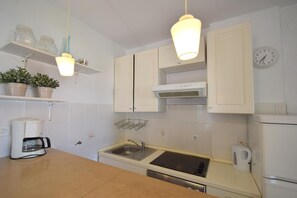 Apartment, 1 Bedroom | Private kitchen