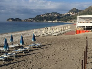 Beach nearby - Beautiful independent house, beach side, terrace with sea view (Letojanni)