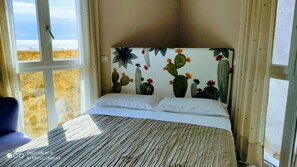 2 bedrooms, iron/ironing board, WiFi, bed sheets - Beautiful independent house, beach side, terrace with sea view (Letojanni)