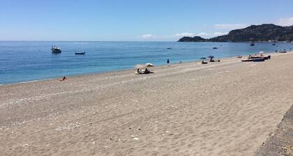 Beautiful independent house, beach side, terrace with sea view