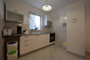Private kitchen - Apartment Mira (Malinska-Dubasnica)