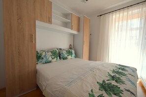 2 bedrooms, free cots/infant beds, free WiFi, bed sheets - Apartment Mira (Malinska-Dubasnica)