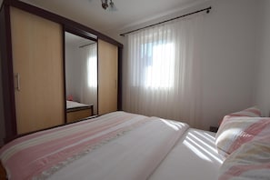 2 bedrooms, free cots/infant beds, free WiFi, bed sheets