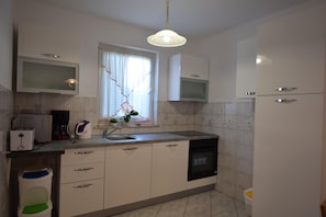 Apartment, 2 Bedrooms | Private kitchen | Full-sized fridge, microwave, oven, stovetop - Apartment Mira (Malinska-Dubasnica)