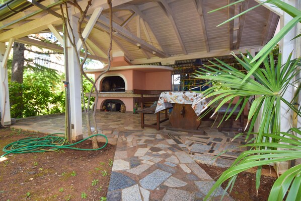 BBQ/picnic Area - Apartment Mira (Malinska-Dubasnica)