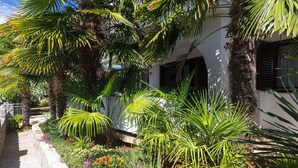Garden - Apartment Galetic (Malinska-Dubasnica)