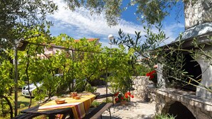 Terrace/patio - Apartment Galetic (Malinska-Dubasnica)