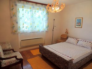 Appartement, 2 chambres | Bureau, Wi-Fi gratuit, draps fournis