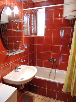 Apartment, 2 Schlafzimmer | Badezimmer | Badewanne, Handtücher, Seife, Toilettenpapier