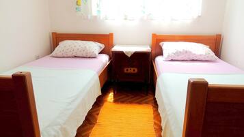 Apartment, 2 Schlafzimmer | Schreibtisch, kostenloses WLAN, Bettwäsche