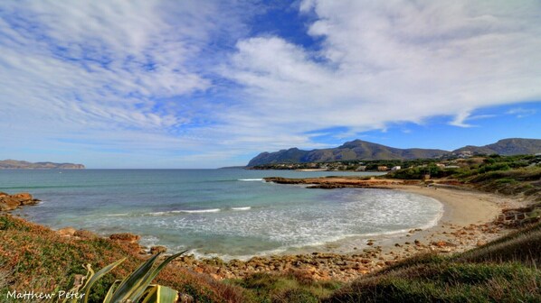 Beach nearby, sun loungers, beach towels
