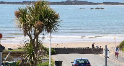 Hen Gi Mor : Spacious 4‑Bed Home with 3 Reception Rooms in Rhosneigr | Managed by Anglesey Holiday L