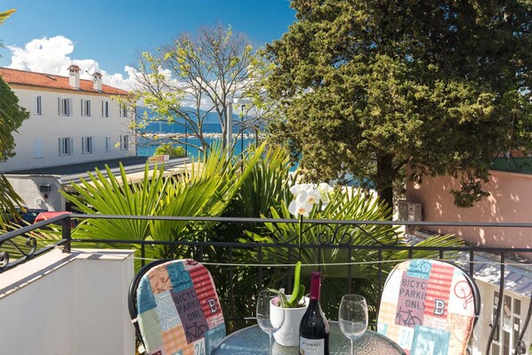 Outdoor dining - Apartment Ivona with Seaview (Malinska)