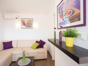 Appartement, 2 chambres, vue sur la mer (383 - 2.kat) | Aire de séjour | Téléviseur à écran plat