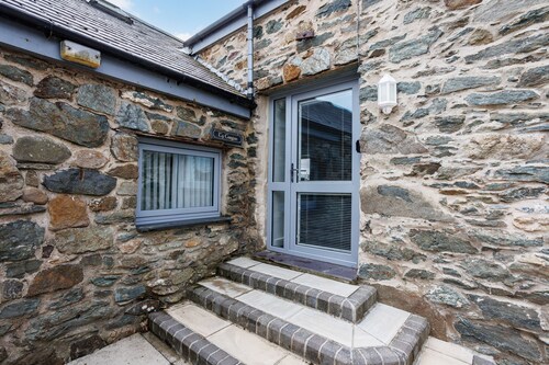 Ty Cwyfan: 3‑Bed Ground-Floor Apartment in Aberffraw | Managed by Anglesey Holiday Lettings