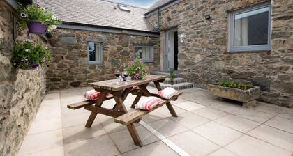 Ty Cwyfan: 3‑Bed Ground-Floor Apartment in Aberffraw | Managed by Anglesey Holiday Lettings