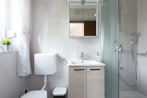 Douche, serviettes fournies