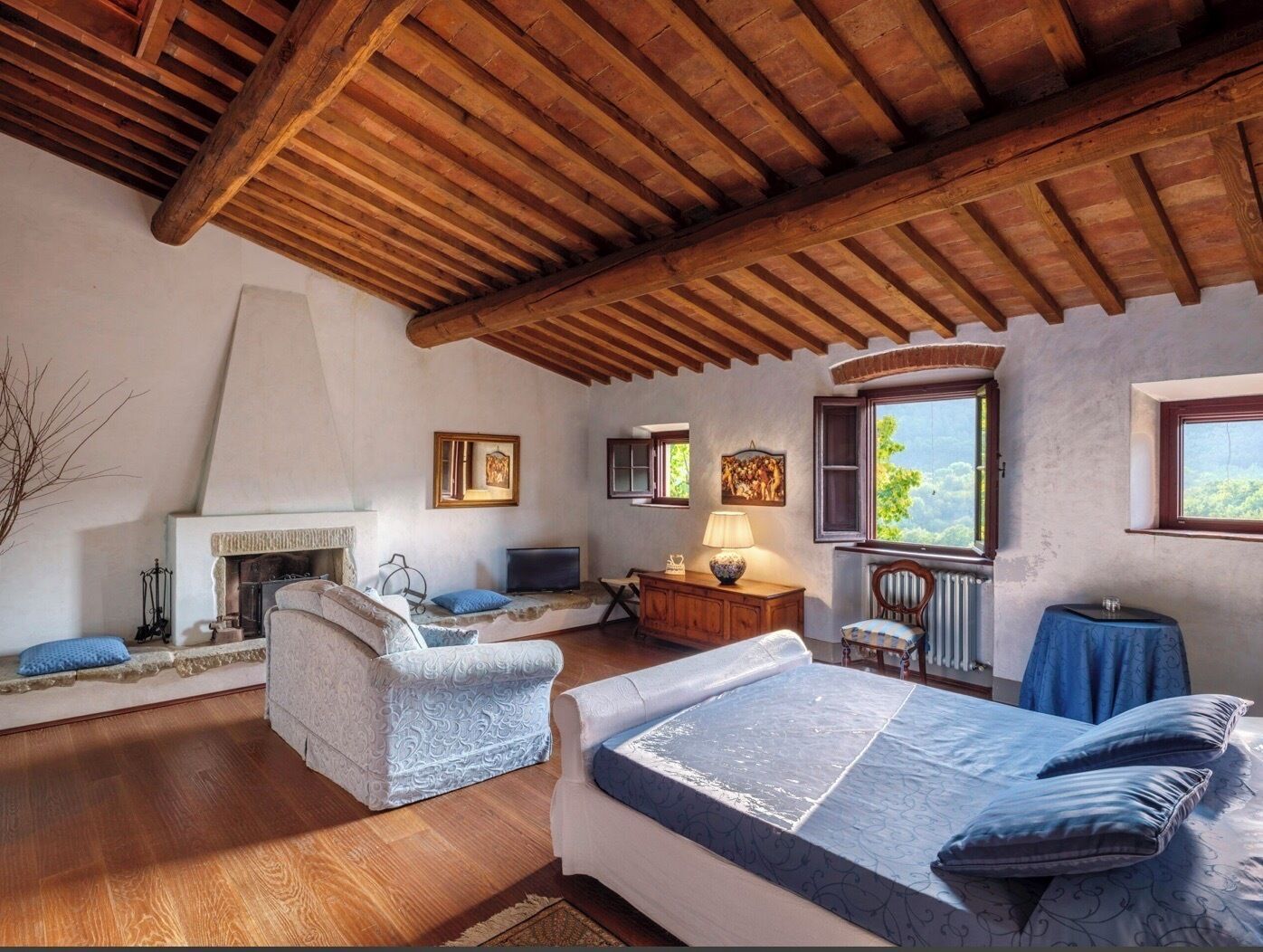 12 chambres, bureau, fer et planche à repasser, accès Internet