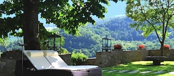 VILLA FIESOLANA - Feriested med 12 soverom, soveplass til 34