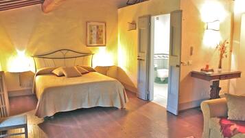 12 camere, una scrivania, accesso a Internet, lenzuola