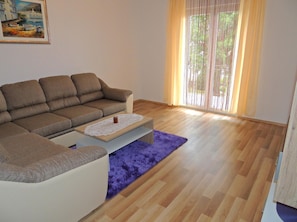Huoneisto, 3 makuuhuonetta (437 fist floor) | Oleskelualue | Taulutelevisio
