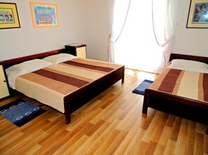 Apartment, 3 Bedrooms (438 second floor)