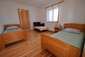2 bedrooms, free WiFi, bed sheets