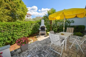 Terrace/patio - Apartment Petrlin (Malinska-Dubasnica)