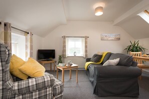 Smart TV - Ty Mabon: 1‑Bed First-Floor Apartment in Aberffraw | Managed by Anglesey Holiday Lettings (Ty Croes)