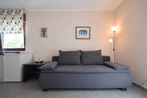 TV - Studio apartment Olgica 201 (Malinska)