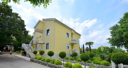 Studio apartment Olgica 201