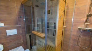 Villa - 4 soveværelser | Badeværelse | Bruser, gratis toiletartikler, hårtørrer, håndklæder