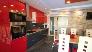 Villa, 4 Schlafzimmer | Eigene Küche | Großer Kühlschrank, Mikrowelle, Ofen, Herdplatte