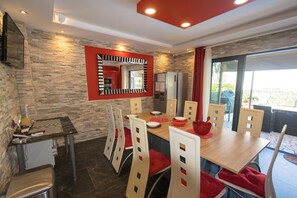 Villa, 4 camere da letto | Pasti in camera