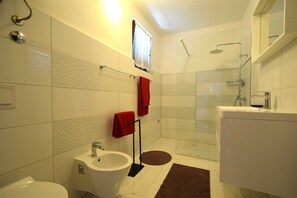 Baignoire, serviettes fournies
