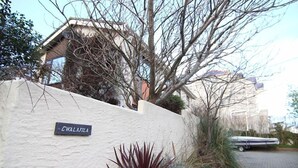 A building with a sign reading "C'WALAFILA".
