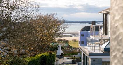 Cwalafila : 4-Bed Cottage Near Beach in Rhosneigr | Managed by Anglesey Holiday Lettings