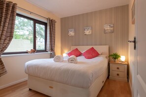 4 bedrooms, iron/ironing board, travel cot, free WiFi - Cwalafila : 4-Bed Cottage Near Beach in Rhosneigr | Managed by Anglesey Holiday Lettings (Rhosneigr)