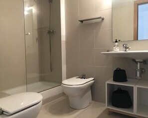 Towels, toilet paper - BEACH APARTMENT 3 in TOSSA DE MAR (Tossa de Mar)