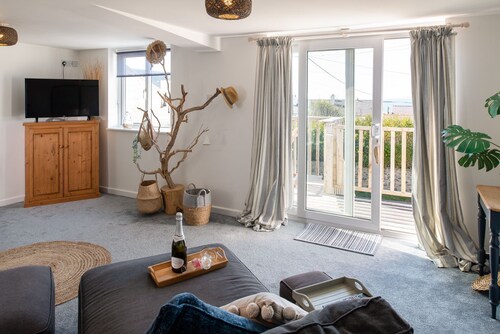 Driftwood - upea uusi loma-asunto, joka sijaitsee Angleseyssä