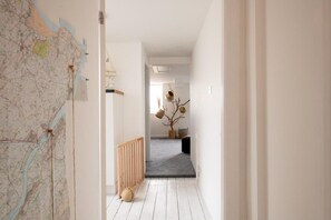 Hallway connecting to the second living room, unique layout at pet-friendly cottage in Rhosneigr, Anglesey - Driftwood: Pet-friendly seaside home for six in Rhosneigr (Rhosneigr)