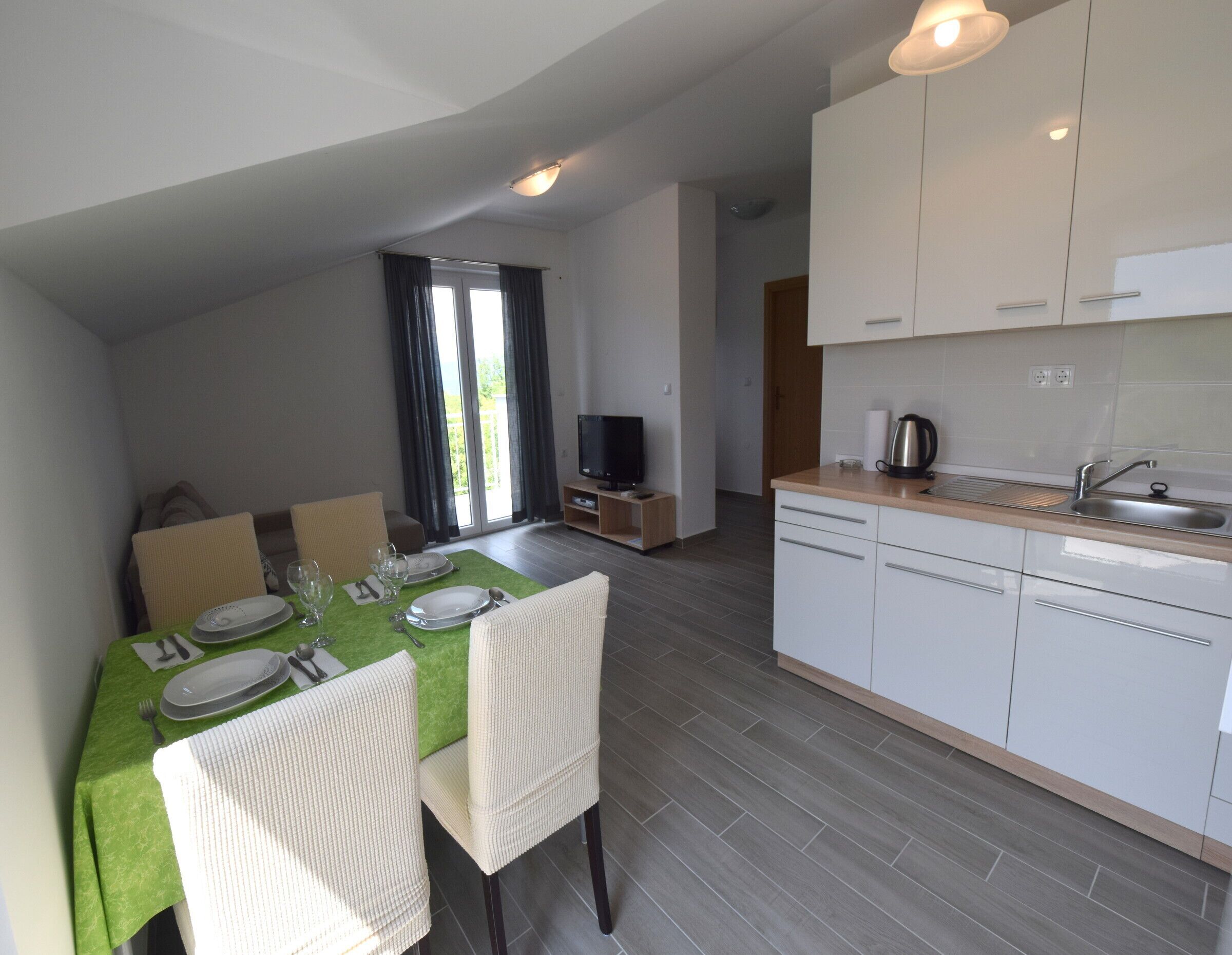 Apartment, Balcony (764 - 2. kat) | Private kitchen | Full-size fridge, microwave, stovetop, electric kettle
