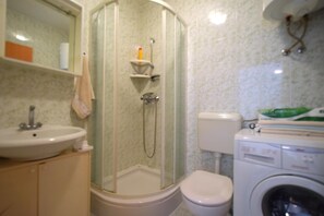 Apartment, 1 Bedroom | Bathroom | Shower, towels, soap, toilet paper - Apartment Srecko (Malinska-Dubasnica)