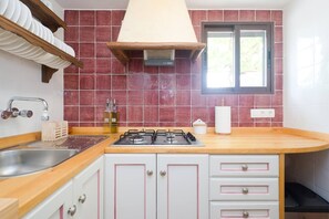 Fridge, microwave, coffee/tea maker, electric kettle