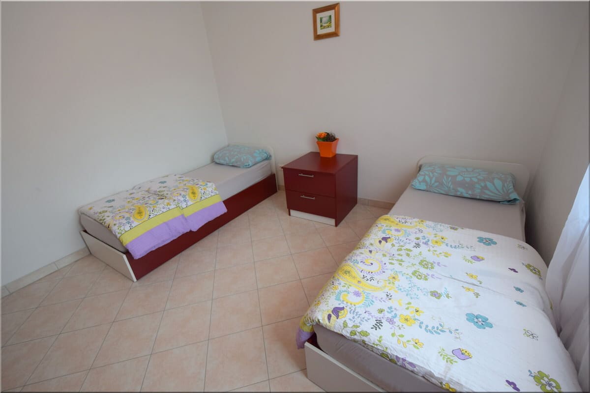 2 bedrooms, free cots/infant beds, free WiFi, bed sheets