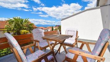 Apartment, 2 Bedrooms (192) | Balcony