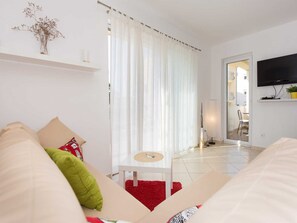 TV - Apartment Josip 1 with Terrace (Čižići)