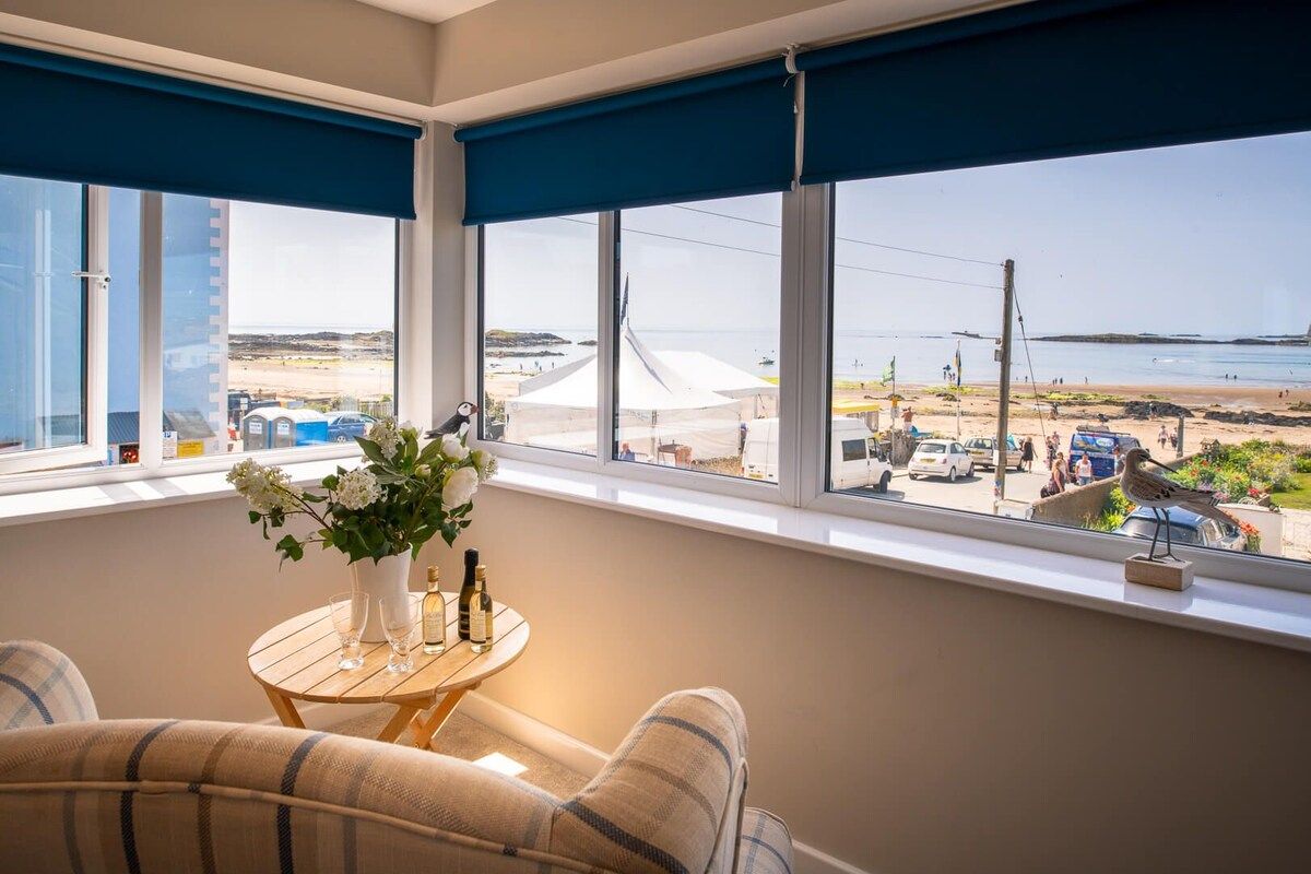 Stunning sea views over Rhosneigr beach from the king bedroom, large group holiday home sleeping ten in Rhosneigr, Anglesey